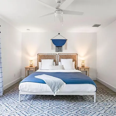 The Jungle House - Brand New 32 Close To Dt!